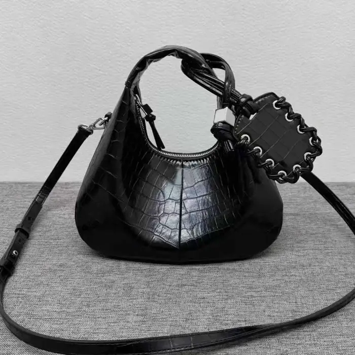 Sac à bandoulière Y2K tendance style punk rock parisien pour femme