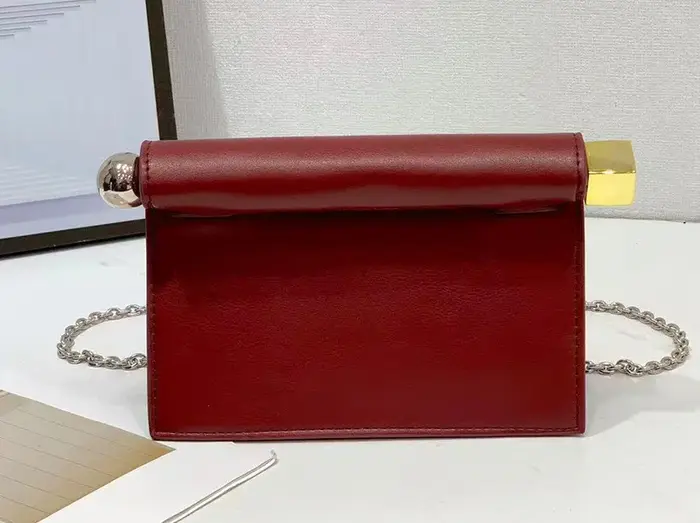 Pochette tendance pour femmes avec bord roulé, matériau de haute qualité, sac à bandoulière simple a