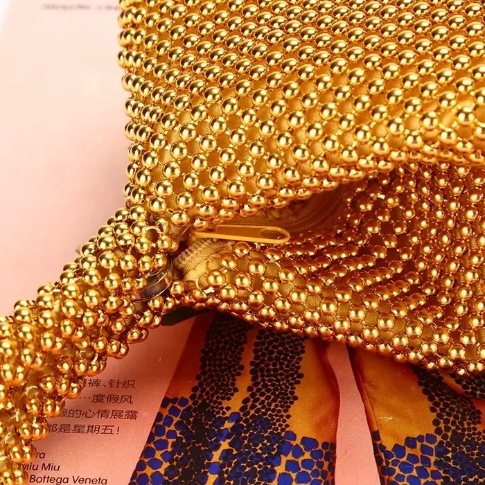 Mini pochette à strass scintillants