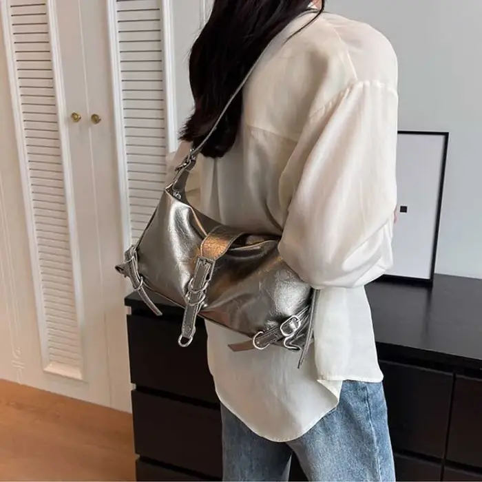 Sacs à bandoulière en cuir argenté pour femmes