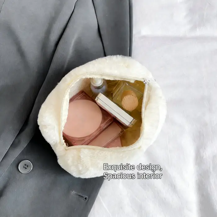 Pochette à maquillage en peluche