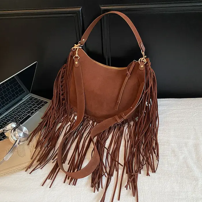 Sac à pompon à la mode d'hiver