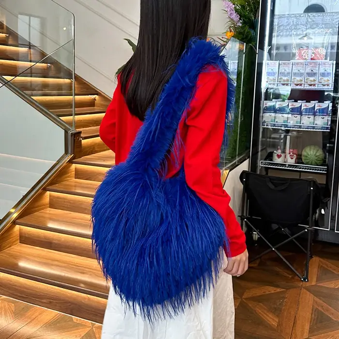 Sac à Main de Luxe en Fausse Fourrure en Forme de Cœur