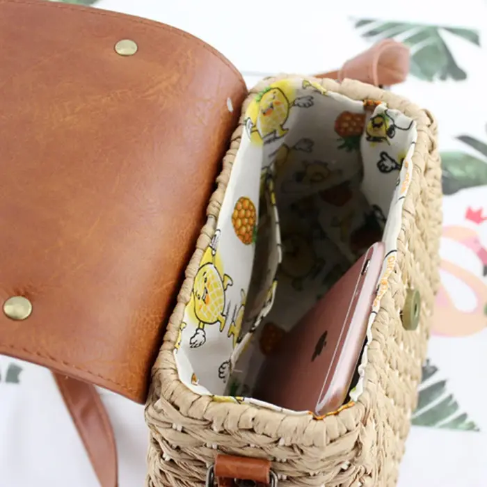Sac à main en rotin tissé vintage