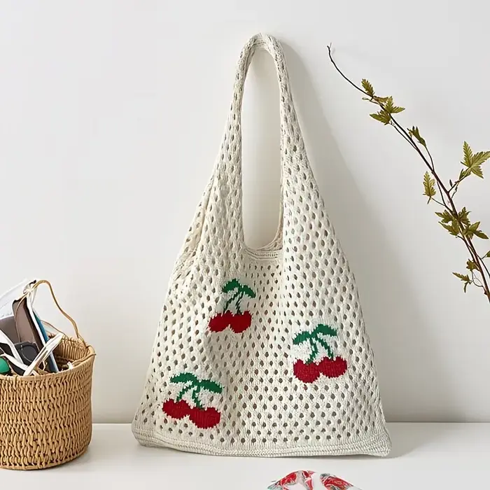 Sac à main en tricot ajouré motif cerise