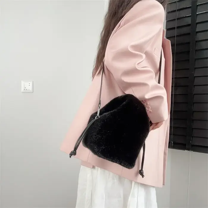 Sacs à main en fausse fourrure pour femmes