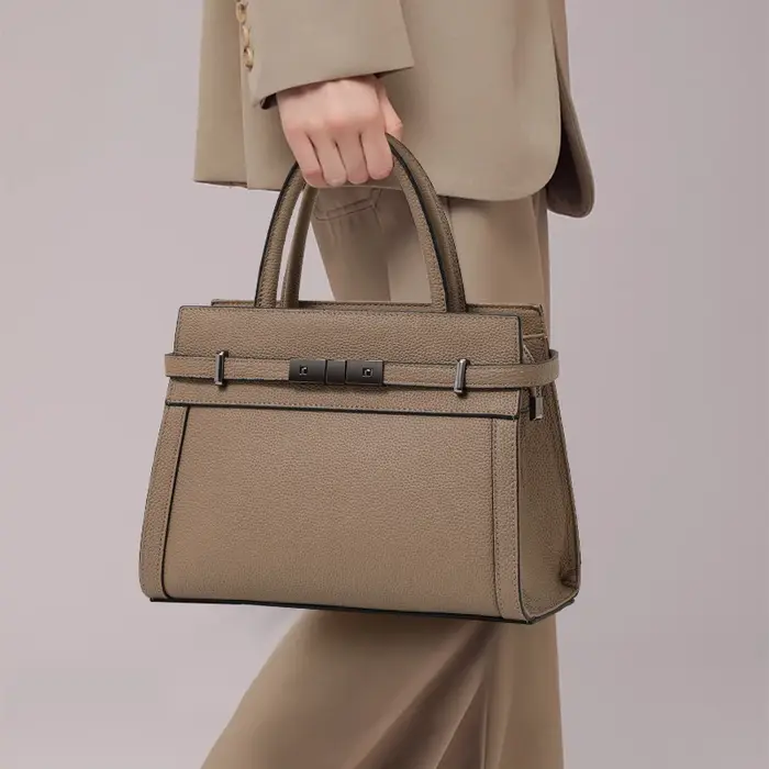 Sac fourre-tout minimaliste en cuir de vachette grain litchi pour femme