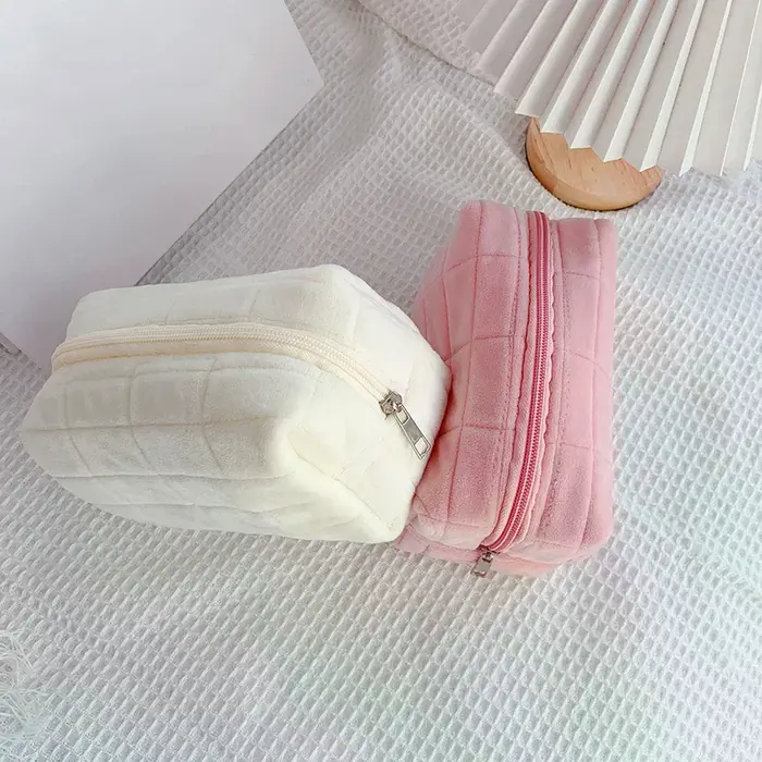 Sac à maquillage en fourrure mignon pour femmes