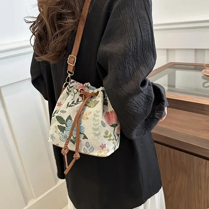 Sac seau à motif floral papillon