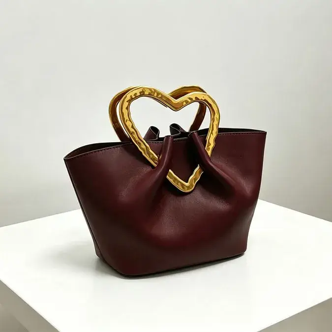Sac fourre-tout exquis en cuir souple bordeaux