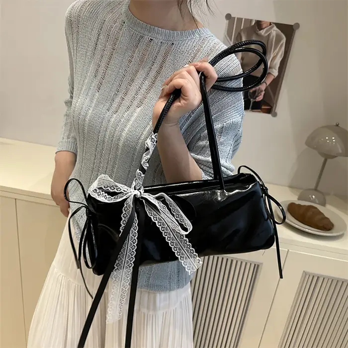 Sac à bandoulière carré en dentelle avec nœud
