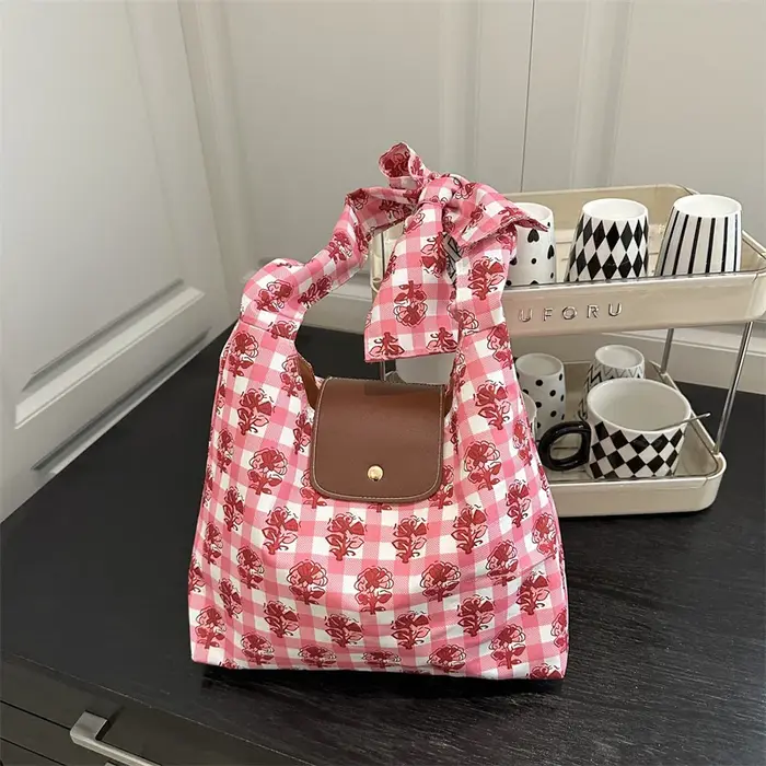Sac fourre-tout à poignées nœud papillon et motif rayé