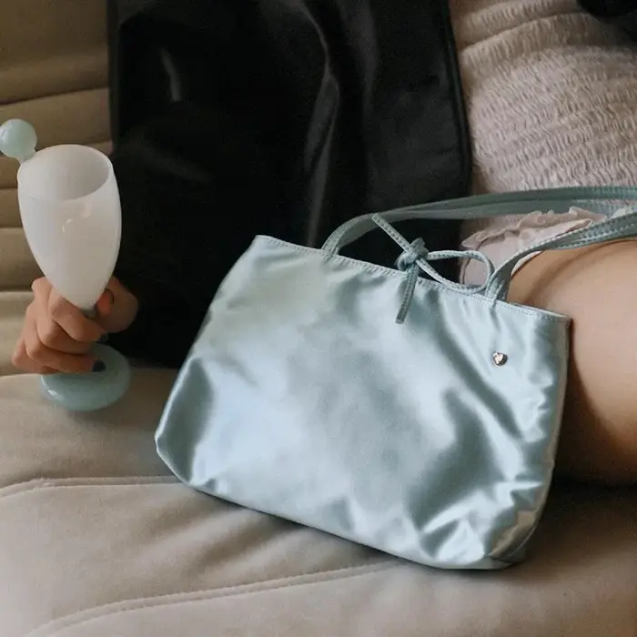 Petits sacs à main en Satin pour femmes, nouvelle mode dames, sac sous les bras d'été, sac à bandoul