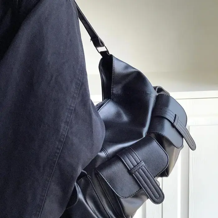 Un nouveau sac messager fourre-tout à une épaule