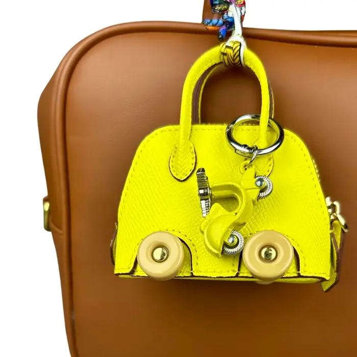 Mini pochette en cuir pour pneus – Adorable étui pour écouteurs en forme de voiture