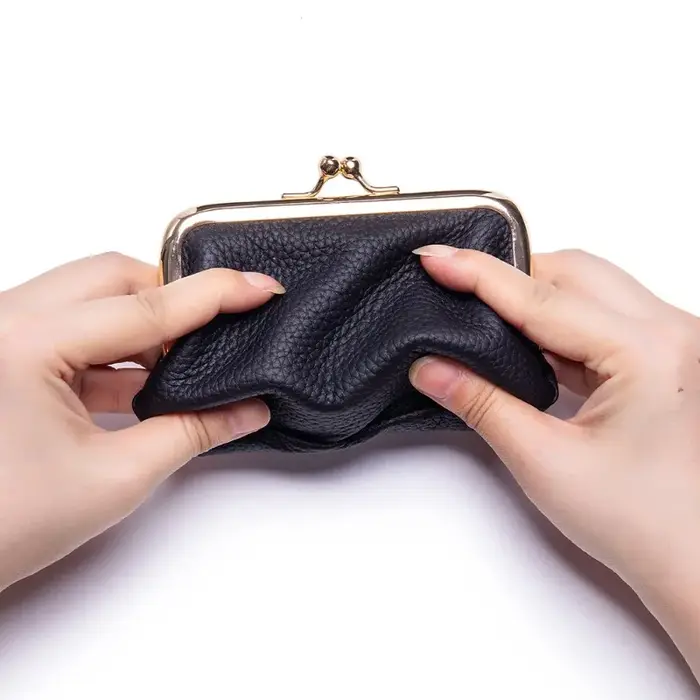 Mini portefeuille Kiss-lock en cuir véritable