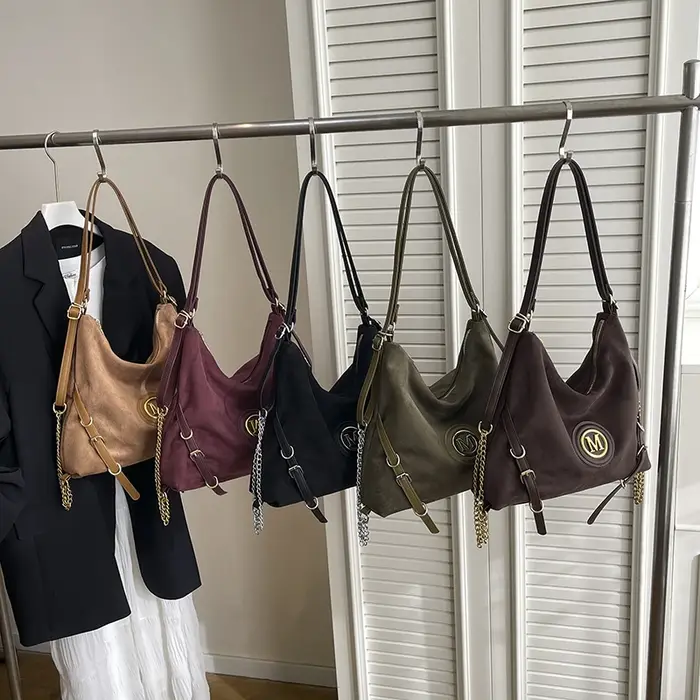 2026 nouvelle tendance sac fourre-tout décontracté Faux daim couleur unie lettre