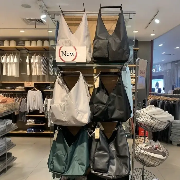 Sac à main en toile noire et beige
