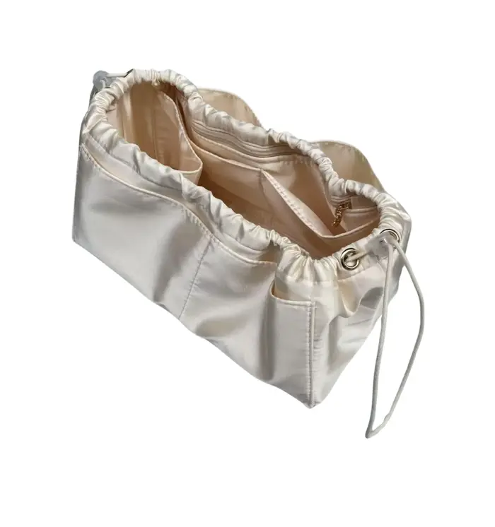 Organisateur de sac à main soyeux lisse