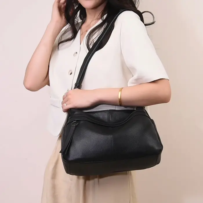 Sac à bandoulière noir en cuir véritable pour femmes