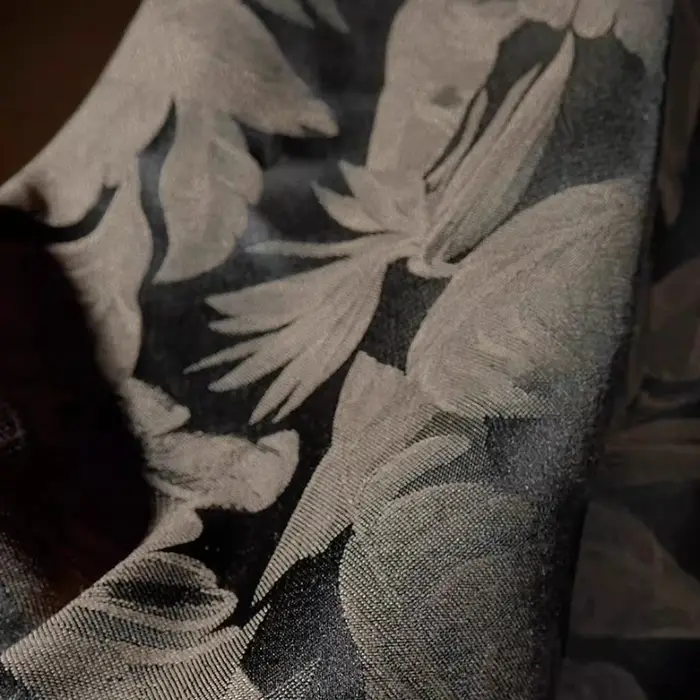 Tissu imprimé feuille de bananier noir