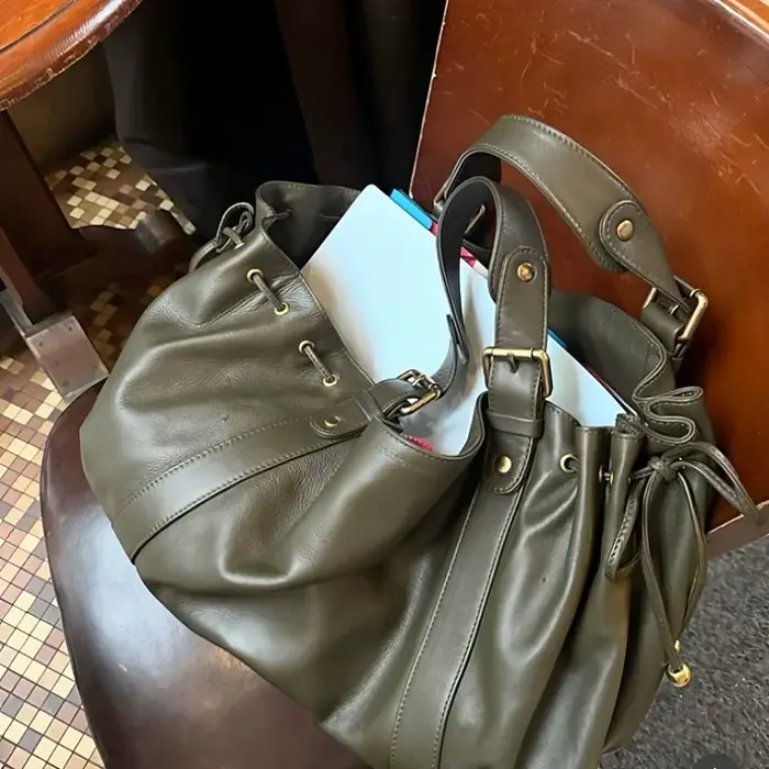 Sac à main simple à bandoulière pour femmes, sac Boston élégant et polyvalent, sac de travail intérieur en polyester doux