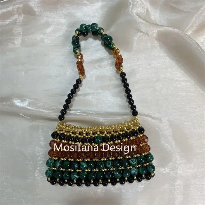Petit sac perlé fait main pour femme