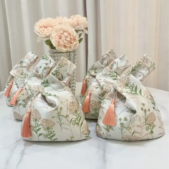 Sac de Poignet à Pompon de Style Chinois