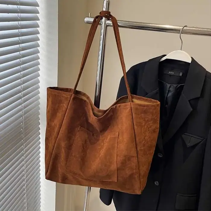 Rétro grande capacité sac fourre-tout femmes 2025 automne hiver nouveau polyvalent sous les bras sac de banlieue décontracté bureau dames sac sacs à main