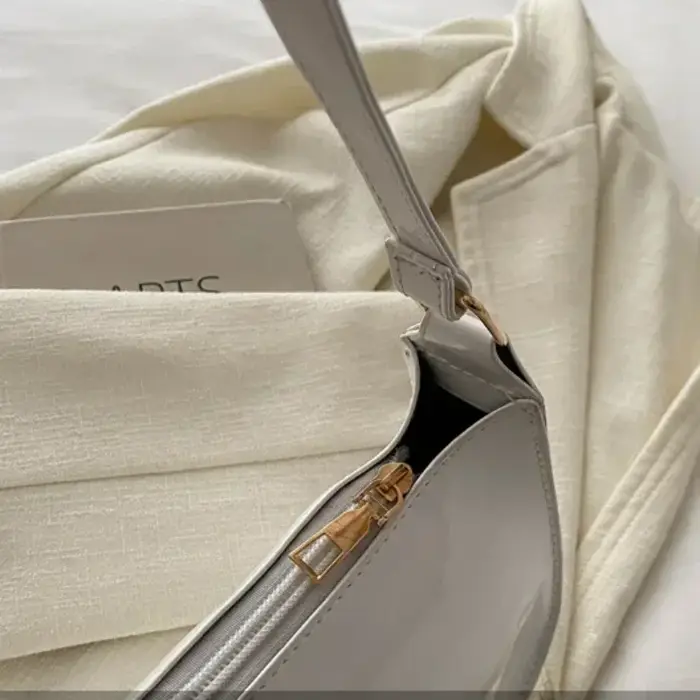 Sac à main en cuir verni pour femmes