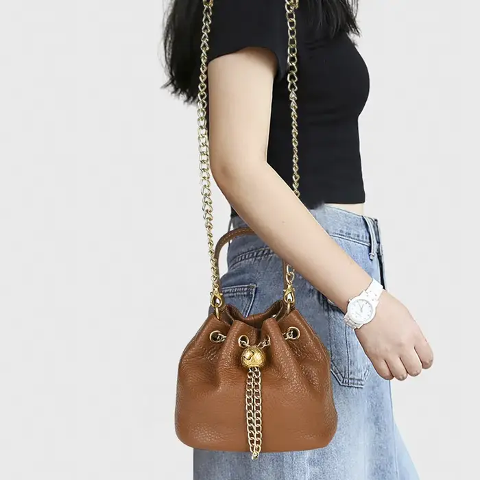 Sac LD-Soft en cuir polyvalent pour toutes saisons, doux et féminin. Sac à main en peau de vache à couche supérieure, sac seau à bandoulière unique