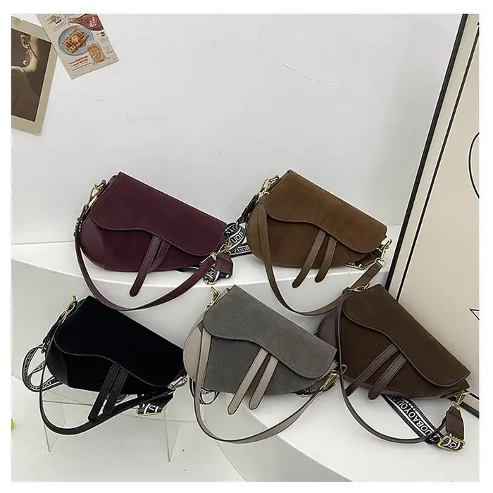 Sac bandoulière tendance à large sangle