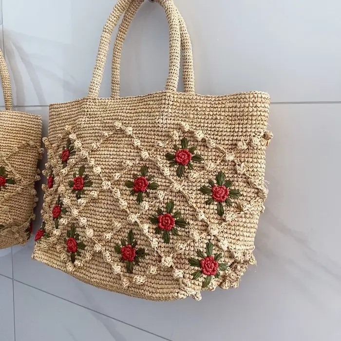 Sac à main bohème en paille à fleurs