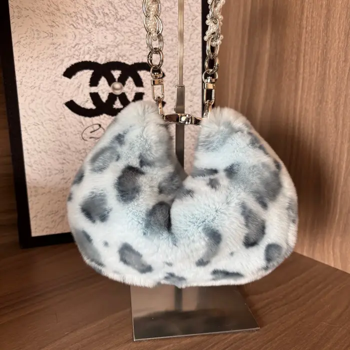 Petit sac en vraie fourrure pour femme