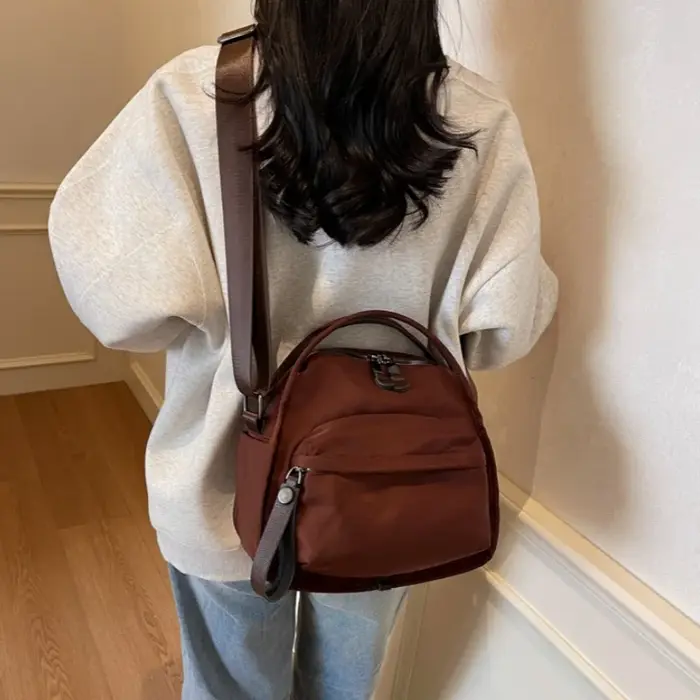 Sac à bandoulière pour femme : fourre-tout léger et décontracté en nylon