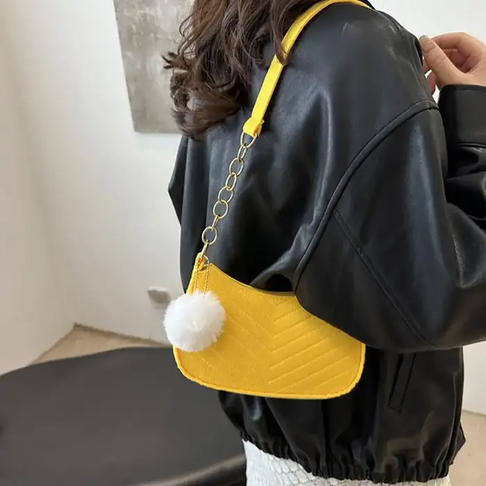 Sacs à main vintage sous le bras