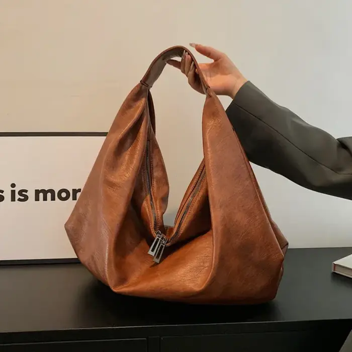 Grands sacs à bandoulière noirs pour femmes
