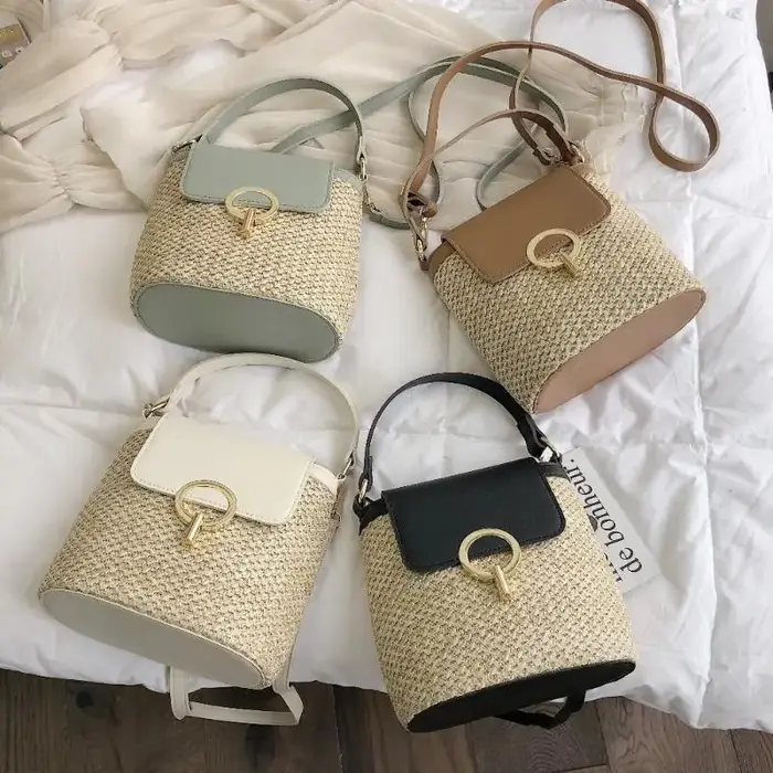 Petits sacs seau en paille pour femmes