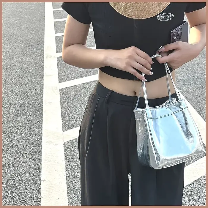Mini sac seau argenté scintillant à cordon