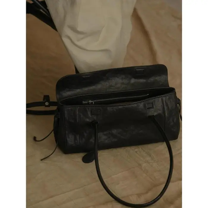 Sac à bandoulière haut de gamme noir en forme de baguette