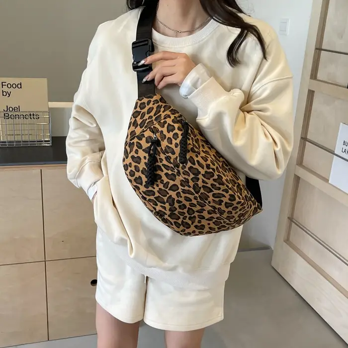 Sac de taille imprimé léopard de styliste