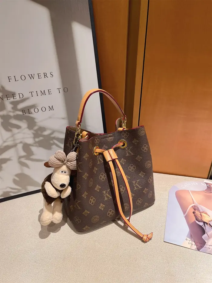 Sac seau classique monogrammé pour femme