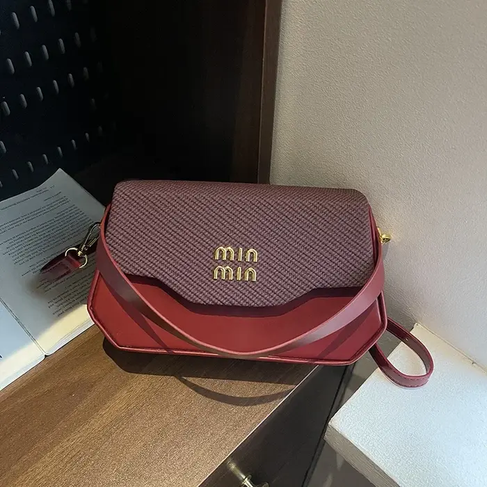 Sac à langer en cuir élégant et unique : Sac messager de luxe à porter en bandoulière pour femme avec logo de créateur vintage et grande capacité de rangement