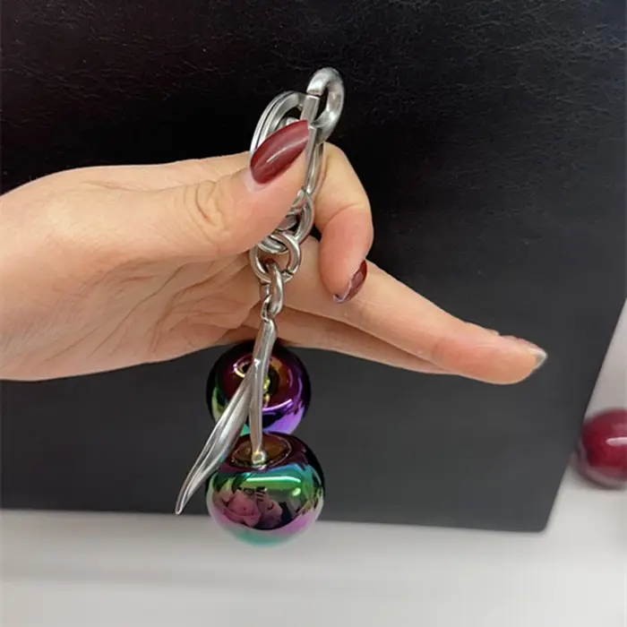 Pendentif cerise de couleur dégradée pour sac à main d'entraîneur
