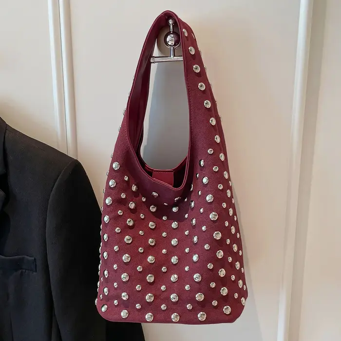 Sac hobo élégant à clous