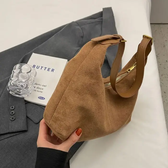 Sac à main tendance en daim