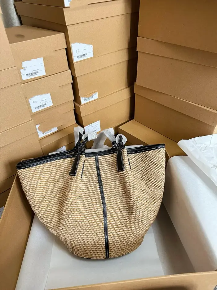 Sac fourre-tout tissé en paille pour femme, nouvelle collection printemps-été, petit design, grande capacité, sac de plage, sac à bandoulière unique pour les vacances