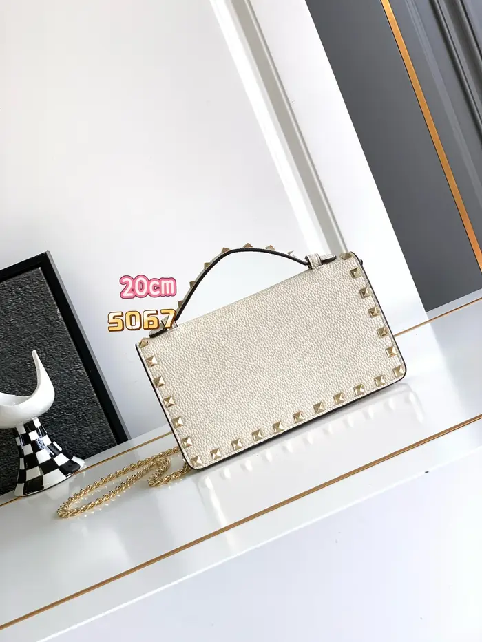 Sac carré matelassé en cuir de veau texturé avec chaîne, polyvalent, tendance, à rivets, sac à bando