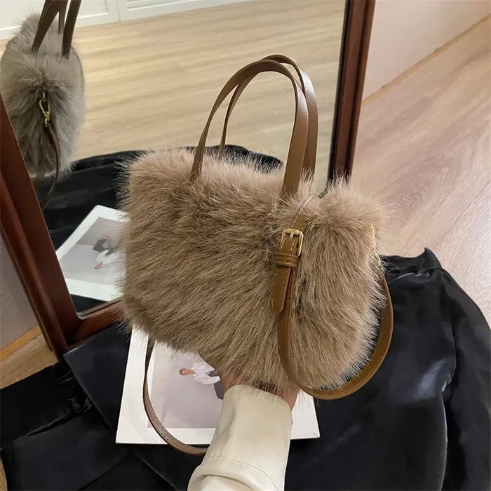 Sacs à bandoulière en fausse fourrure pour femmes, sac à bandoulière décoratif avec chaîne de perles
