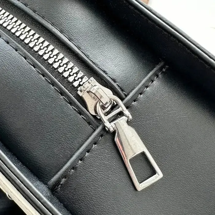 Sac bandoulière clouté pour femme